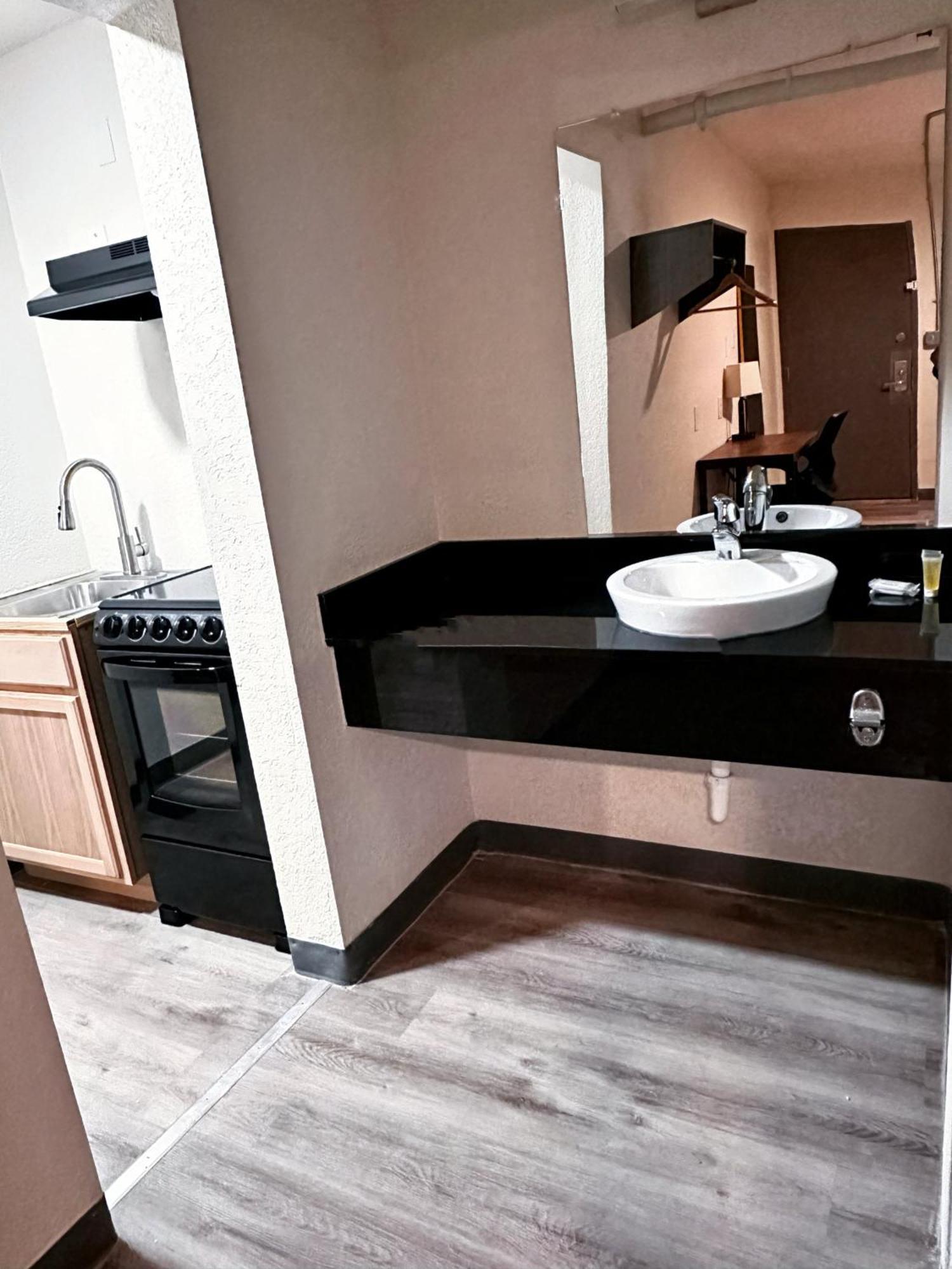 Studio City Suites, A Travelodge By Wyndham Texarkana Εξωτερικό φωτογραφία